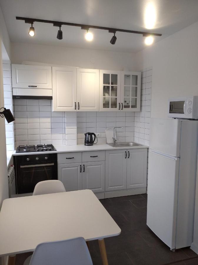 White Apartment Poltava Bagian luar foto