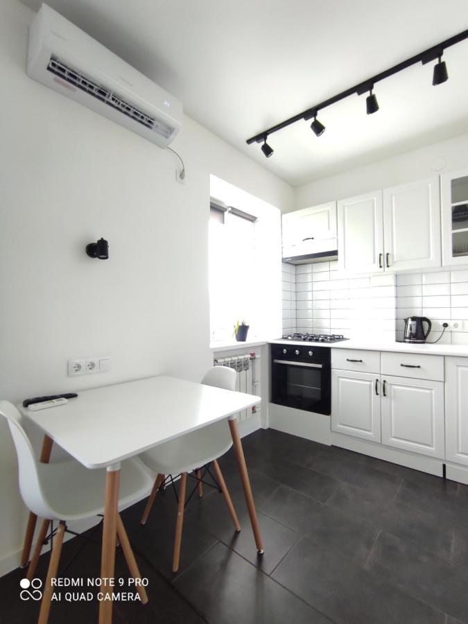 White Apartment Poltava Bagian luar foto